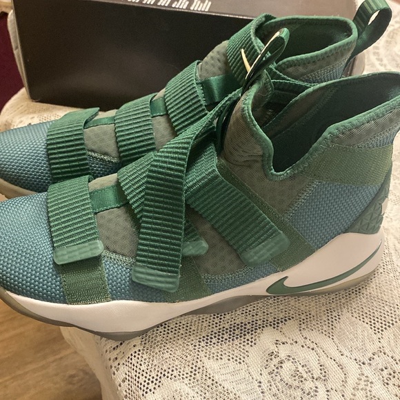 Nike Lebron 11 Celtics soldier basketball shoes. - Picture 4 of 8